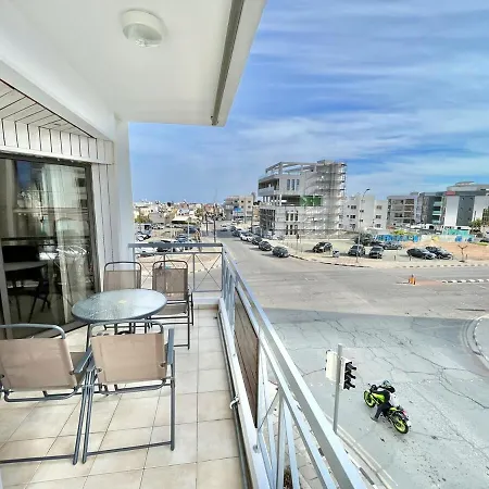 Spacious 3-bedroom In Apartamento *