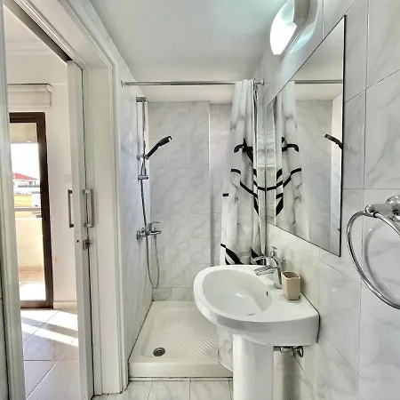 דירה Spacious 3-bedroom In לימסול