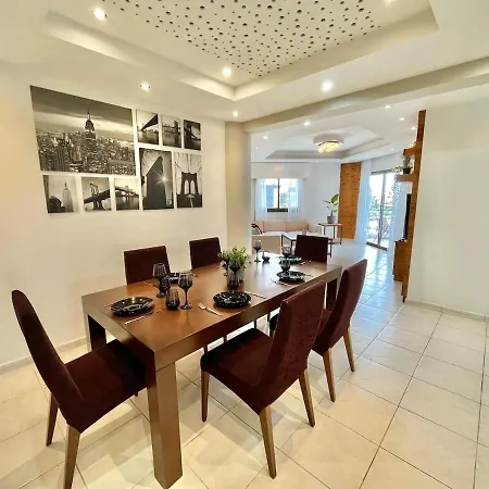 Apartment Spacious 3-bedroom In