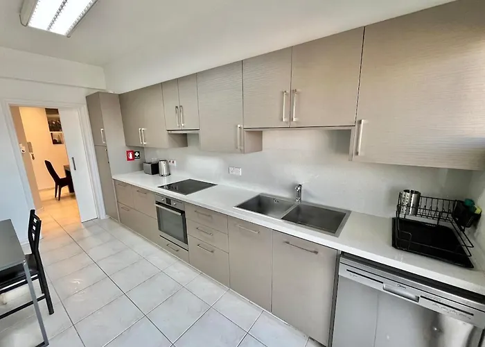 Spacious 3-bedroom In アパート リマソール