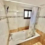 Apartman Spacious 3-bedroom In *